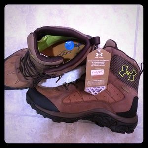 Under armour hiking boots. Gore-tex. Cupron. Water